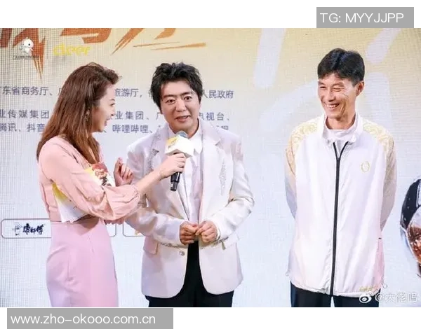 郎朗与足球明星同框合影展现音乐与体育的完美融合瞬间